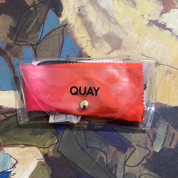 QUAY Sunglasses, Clear Case, and Cleaning Cloth display picture 1
